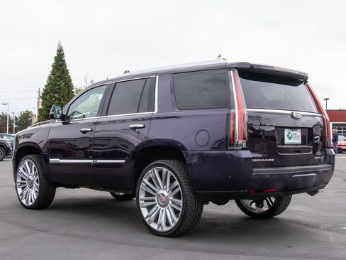 Used 2018 Cadillac Escalade Platinum AWD/4WD image 5