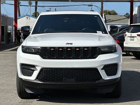 Used 2022 Jeep Grand Cherokee Altitude AWD/4WD image 9