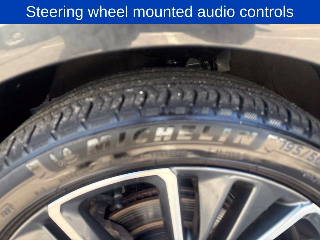 Used 2024 Toyota Prius XLE AWD/4WD image 9