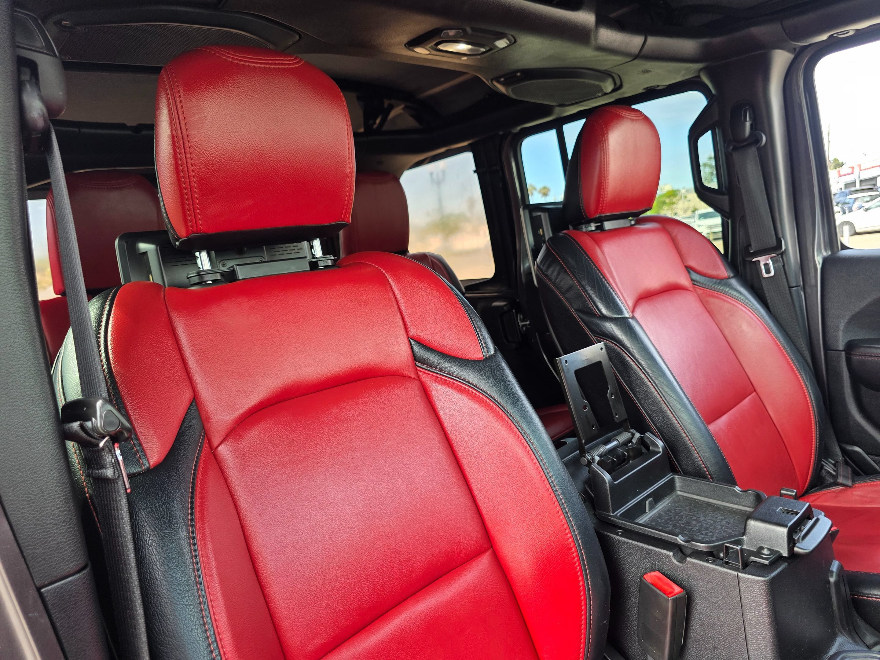 Used 2018 Jeep Wrangler Unlimited Rubicon w/ Dual Top Group AWD/4WD image 13