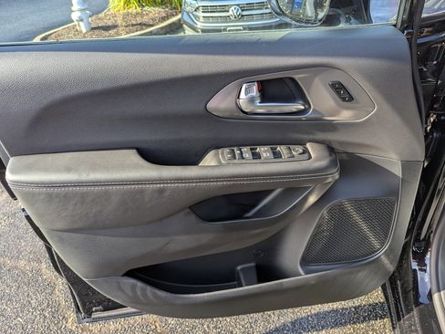 New 2026 Chrysler Pacifica Select image 18