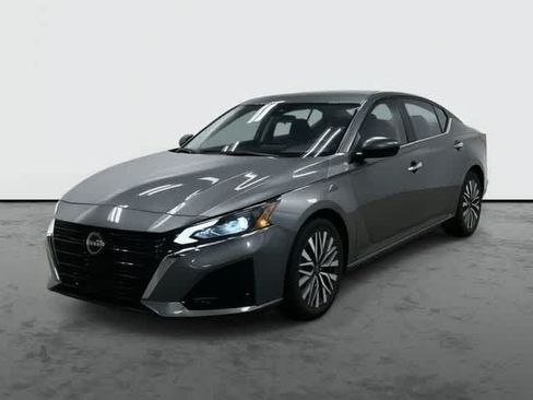 Used 2024 Nissan Altima 2.5 SV FWD image 1