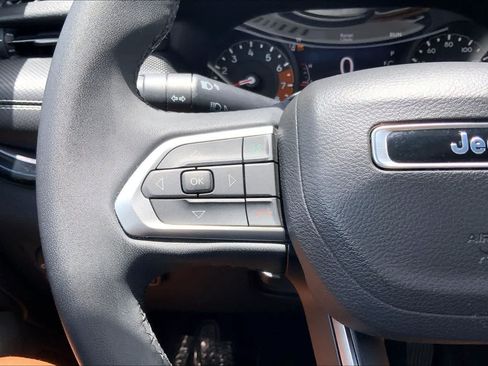 Used 2022 Jeep Compass Latitude FWD image 24