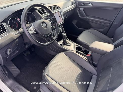 Used 2018 Volkswagen Tiguan SE w/ Panoramic Sunroof Package FWD image 30