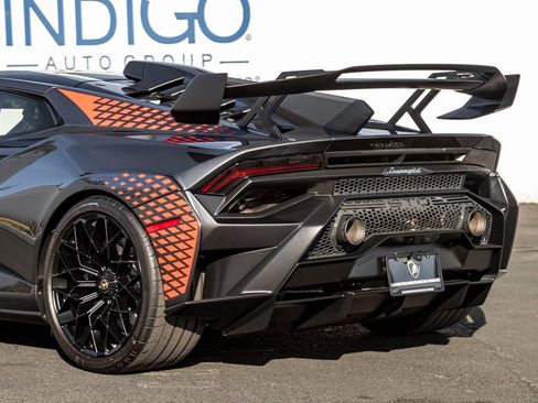 Used 2022 Lamborghini Huracan STO image 10