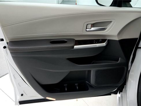 Certified 2024 Toyota Sienna XLE image 23