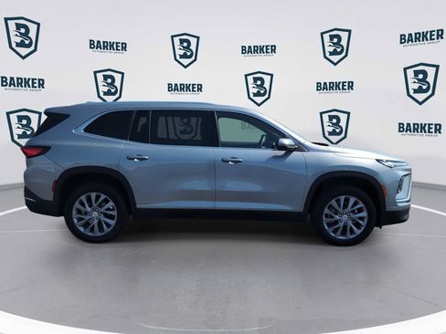 Used 2025 Buick Enclave Preferred AWD/4WD image 10