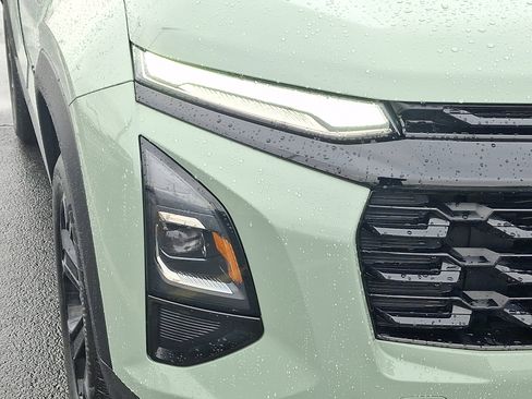 Used 2025 Chevrolet Equinox LT w/ Midnight Edition image 9