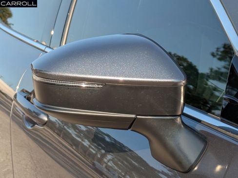 Used 2023 Toyota Crown Limited image 12