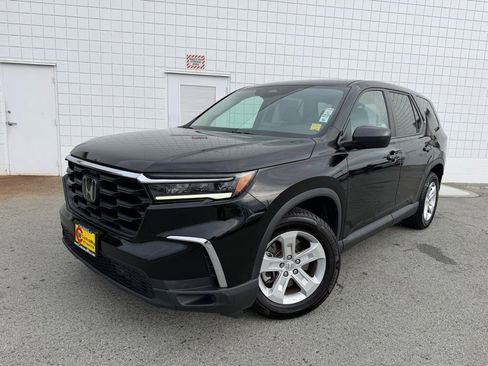 Used 2023 Honda Pilot LX image 1