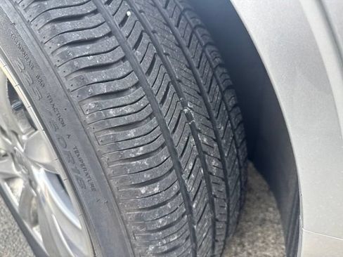 Used 2019 Buick Envision Essence FWD image 3