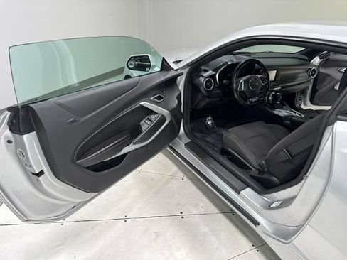 Used 2018 Chevrolet Camaro LS RWD image 6