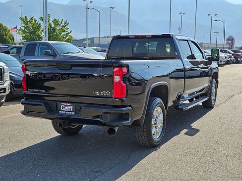 Used 2024 Chevrolet Silverado 3500 High Country AWD/4WD image 3