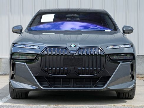 Used 2023 BMW 760i xDrive w/ Executive Package AWD/4WD image 7