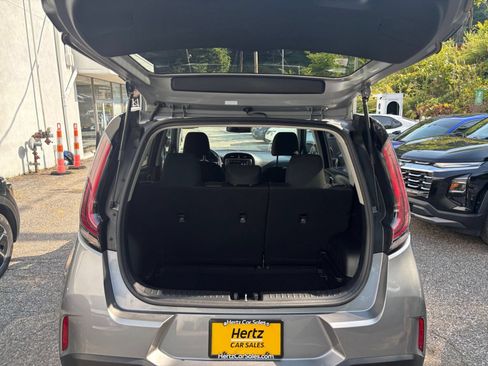 Used 2025 Kia Soul LX w/ LX Technology Package FWD image 28