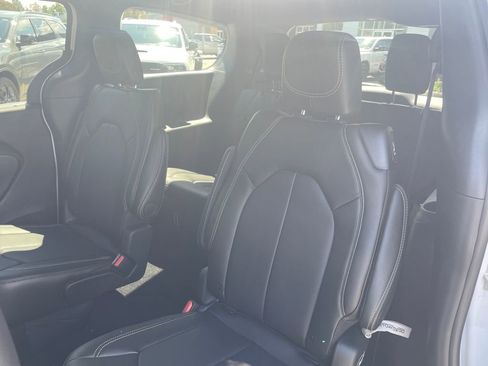 New 2026 Chrysler Pacifica Select image 12