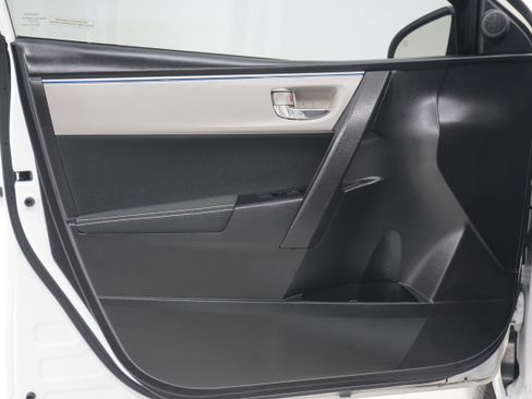 Used 2016 Toyota Corolla LE FWD image 14