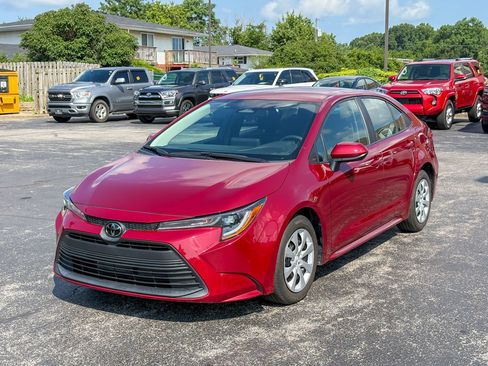 Used 2024 Toyota Corolla LE FWD image 5