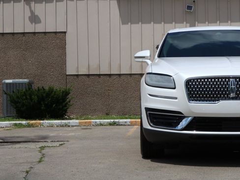 Used 2019 Lincoln Nautilus FWD image 3