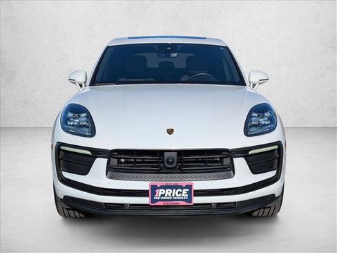 Used 2025 Porsche Macan image 2