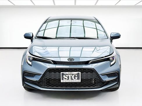 Used 2025 Toyota Corolla SE FWD image 2