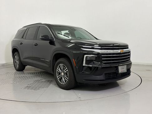 Used 2026 Chevrolet Traverse LT FWD image 7