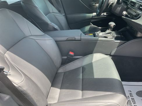 Used 2024 Lexus ES 350 w/ Premium Package FWD image 8