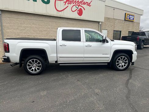 Used 2018 GMC Sierra 1500 Denali w/ Denali Ultimate Package AWD/4WD image 9