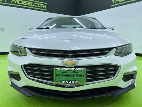 Used 2017 Chevrolet Malibu LT FWD image 3