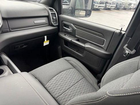 New 2026 RAM 2500 Big Horn AWD/4WD image 33