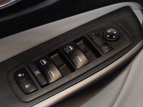 Used 2019 Jeep Cherokee Limited w/ Technology Group FWD image 27