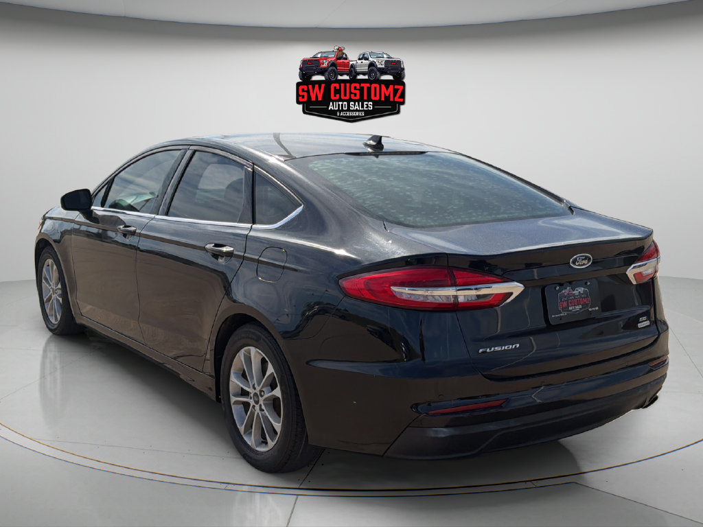 Used 2020 Ford Fusion SE FWD image 5