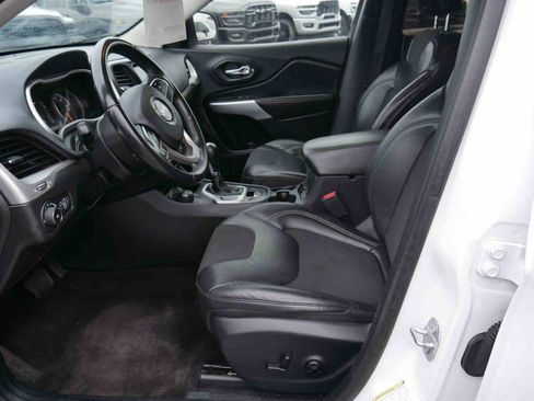 Used 2018 Jeep Cherokee Latitude Plus image 23