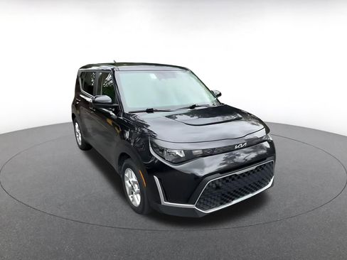 Used 2025 Kia Soul LX w/ LX Technology Package image 3