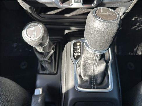 New 2025 Jeep Gladiator Sport image 18