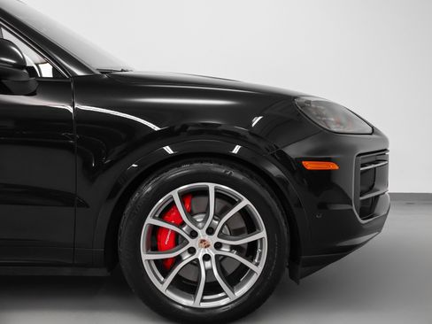 Used 2025 Porsche Cayenne S image 14