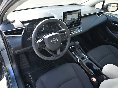 Used 2020 Toyota Corolla LE image 6
