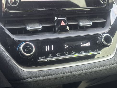 Used 2020 Toyota Corolla SE image 18