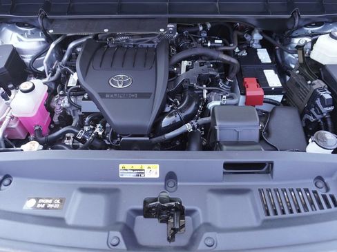 Used 2024 Toyota Highlander LE AWD/4WD image 25