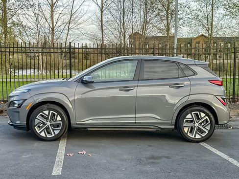 Used 2023 Hyundai Kona SE image 6