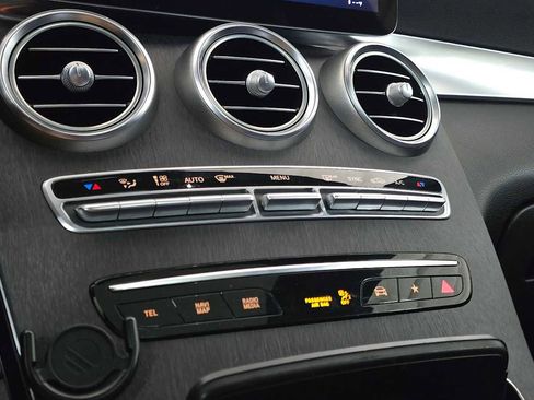 Used 2020 Mercedes-Benz GLC 300 4MATIC image 32