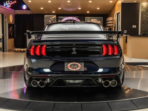 Used 2021 Ford Mustang Shelby GT500 w/ Carbon Fiber Track Pack RWD image 13