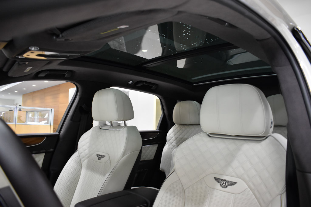 Used 2023 Bentley Bentayga AWD/4WD image 3