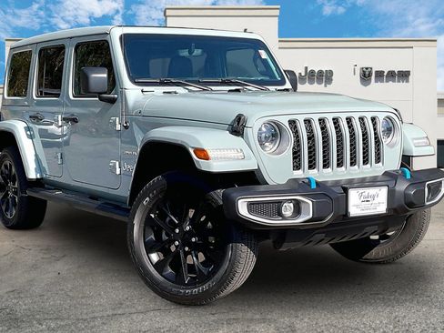 Used 2023 Jeep Wrangler Unlimited Sahara w/ Cold Weather Group AWD/4WD image 11