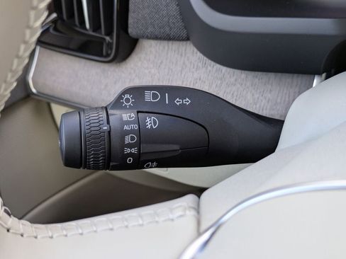 New 2026 Volvo XC90 B6 Ultra w/ Protection Package image 37