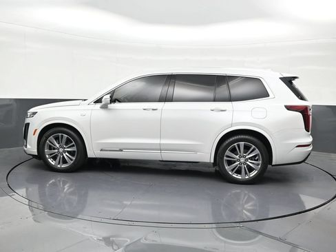 Used 2024 Cadillac XT6 Premium Luxury FWD image 2