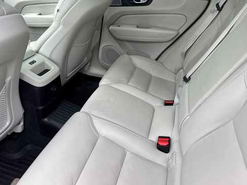 Used 2023 Volvo XC60 T8 Ultimate w/ Climate Package AWD/4WD image 12