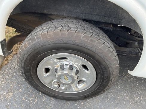 Used 2023 Chevrolet Express 3500 Extended image 10