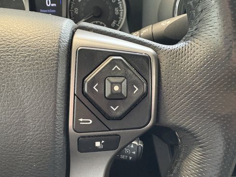 Used 2017 Toyota Tacoma SR5 image 12