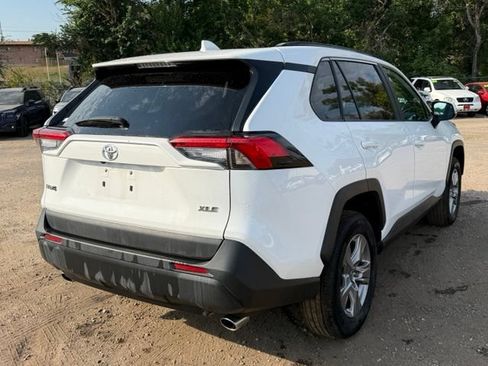 Used 2025 Toyota RAV4 XLE FWD image 5